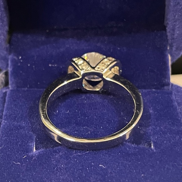 Beautiful ring size 8, Crystal stone, metal alloy. - Picture 4 of 5